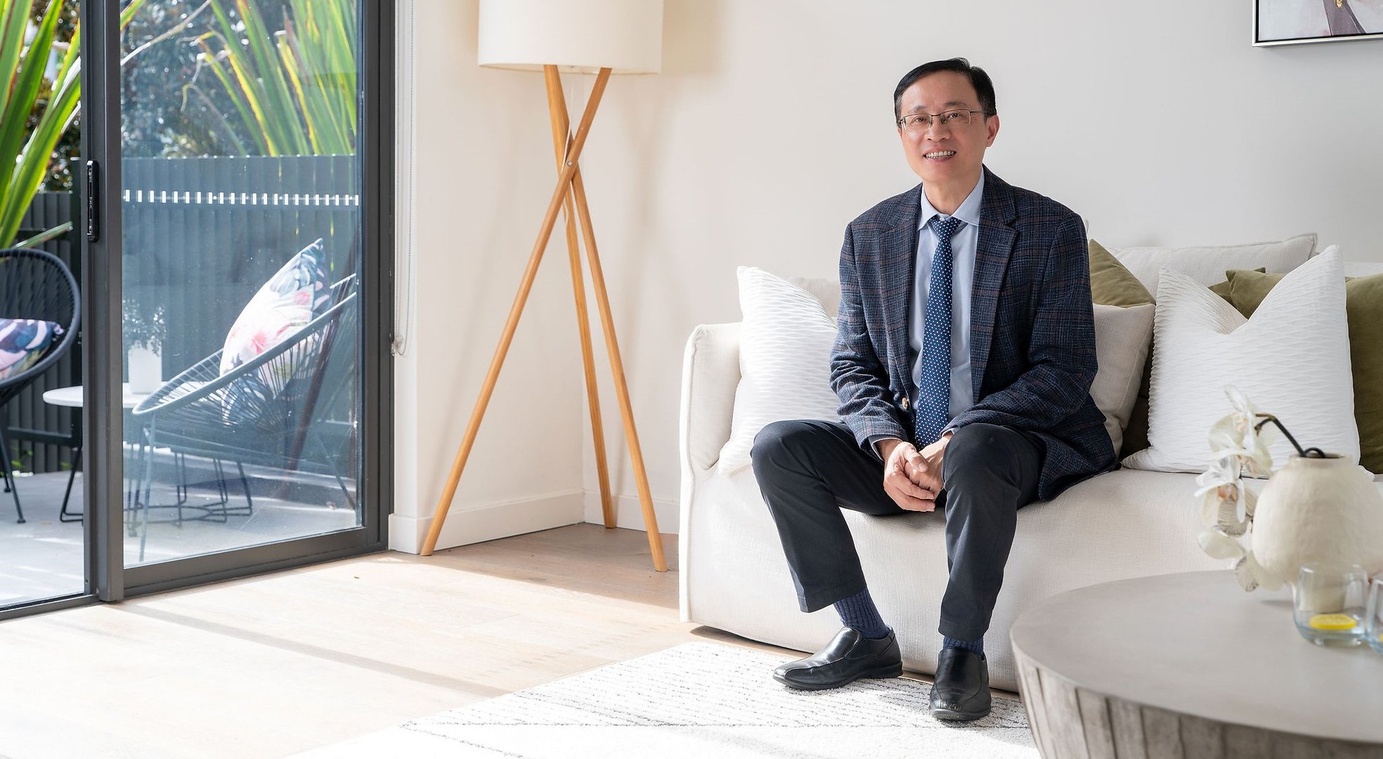 Lingfeng {Joe} Zhou, Senior Sales Agent at 